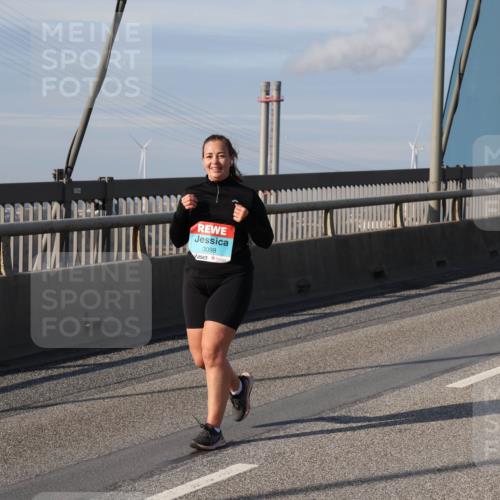 03.10.2025 - Köhlbrandbrückenlauf Julia Fischer http://msf.ph/oto/9009285 03.10.2025 10:10:16 Position 2 3098 meine-sportfotos.de