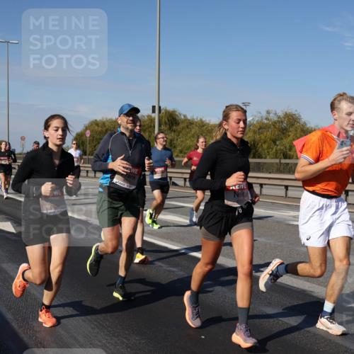 03.10.2025 - Köhlbrandbrückenlauf Julia Fischer http://msf.ph/oto/9009300 03.10.2025 12:52:39 Position 3 6821 meine-sportfotos.de