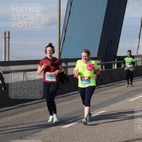 03.10.2025 - Köhlbrandbrückenlauf Julia Fischer http://msf.ph/oto/9009301 03.10.2025 10:10:22 Position 2 3801, 3290, 3289 meine-sportfotos.de