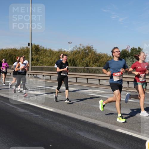 03.10.2025 - Köhlbrandbrückenlauf Julia Fischer http://msf.ph/oto/9009318 03.10.2025 12:52:41 Position 3 4301 meine-sportfotos.de
