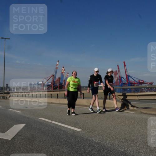 03.10.2025 - Köhlbrandbrückenlauf Matties Gatica Varas http://msf.ph/oto/9009328 03.10.2025 13:06:16 Position 2 118 meine-sportfotos.de