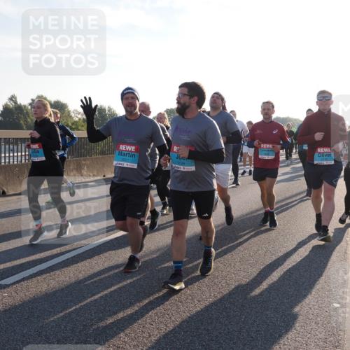 03.10.2025 - Köhlbrandbrückenlauf Fabian Wolf http://msf.ph/oto/9009329 03.10.2025 09:21:02 Position 3 1945, 2150, 2471, 3027, 3026 meine-sportfotos.de