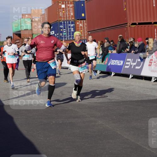 03.10.2025 - Köhlbrandbrückenlauf Michael Burmester http://msf.ph/oto/9009350 03.10.2025 10:10:29 Ziel 1093, 1217, 1413, 1499, 1605, 1631, 2728, 2858, 2890, 2891, 2964, 3345 meine-sportfotos.de