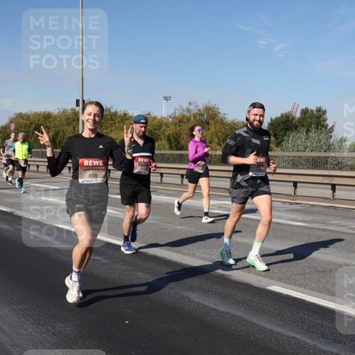 03.10.2025 - Köhlbrandbrückenlauf Julia Fischer http://msf.ph/oto/9009355 03.10.2025 12:52:44 Position 3 4335 meine-sportfotos.de
