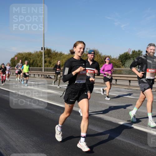 03.10.2025 - Köhlbrandbrückenlauf Julia Fischer http://msf.ph/oto/9009359 03.10.2025 12:52:44 Position 3 4336, 4335, 4643, 1 meine-sportfotos.de