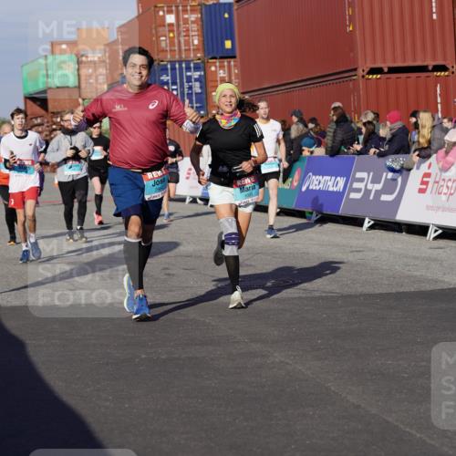 03.10.2025 - Köhlbrandbrückenlauf Michael Burmester http://msf.ph/oto/9009364 03.10.2025 10:10:30 Ziel 1093, 1217, 1413, 1499, 1605, 2015, 2728, 2890, 2891, 2964, 3345 meine-sportfotos.de