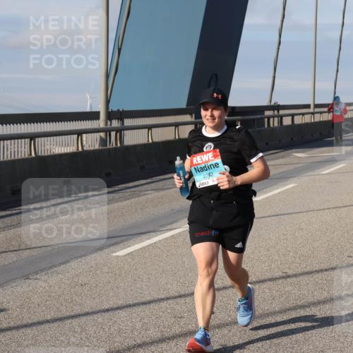 03.10.2025 - Köhlbrandbrückenlauf Julia Fischer http://msf.ph/oto/9009366 03.10.2025 10:10:47 Position 2 2042 meine-sportfotos.de