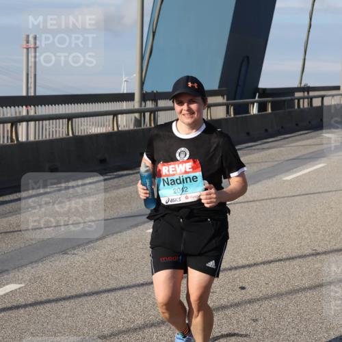 03.10.2025 - Köhlbrandbrückenlauf Julia Fischer http://msf.ph/oto/9009371 03.10.2025 10:10:47 Position 2 2042 meine-sportfotos.de