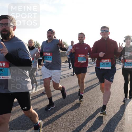 03.10.2025 - Köhlbrandbrückenlauf Fabian Wolf http://msf.ph/oto/9009373 03.10.2025 09:21:03 Position 3 3024, 1945, 2150, 2471, 3026 meine-sportfotos.de