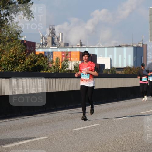03.10.2025 - Köhlbrandbrückenlauf Luisa Fischer http://msf.ph/oto/9009385 03.10.2025 10:51:18 Position 3 1119 meine-sportfotos.de