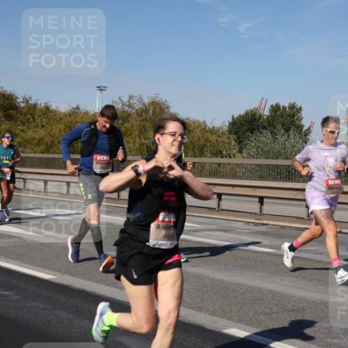 03.10.2025 - Köhlbrandbrückenlauf Julia Fischer http://msf.ph/oto/9009410 03.10.2025 12:52:50 Position 3 6421 meine-sportfotos.de