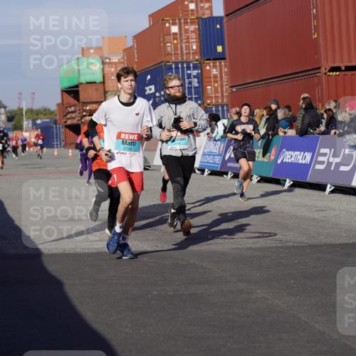 03.10.2025 - Köhlbrandbrückenlauf Michael Burmester http://msf.ph/oto/9009421 03.10.2025 10:10:31 Ziel 1093, 1217, 1413, 1499, 1605, 2015, 2728, 2890, 2891, 2964, 3345 meine-sportfotos.de