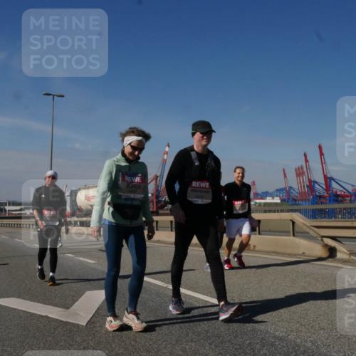 03.10.2025 - Köhlbrandbrückenlauf Matties Gatica Varas http://msf.ph/oto/9009431 03.10.2025 13:06:29 Position 2 5636 meine-sportfotos.de