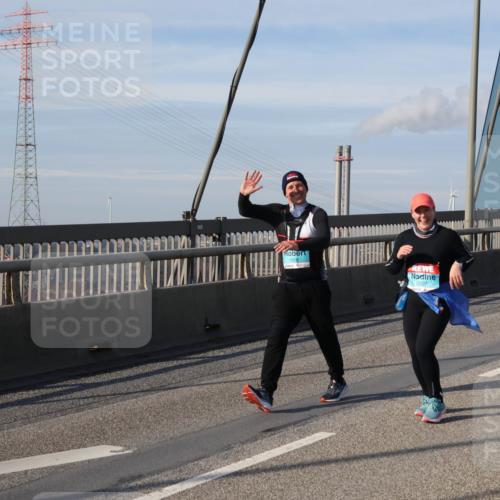 03.10.2025 - Köhlbrandbrückenlauf Julia Fischer http://msf.ph/oto/9009440 03.10.2025 10:12:23 Position 2 2507 meine-sportfotos.de