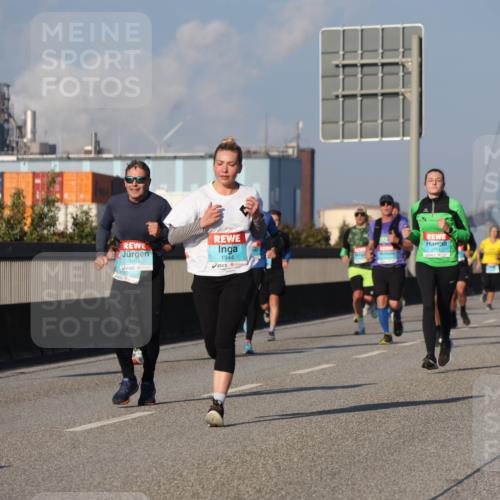 03.10.2025 - Köhlbrandbrückenlauf Luisa Fischer http://msf.ph/oto/9009449 03.10.2025 10:51:22 Position 3 1218, 160, 1944 meine-sportfotos.de