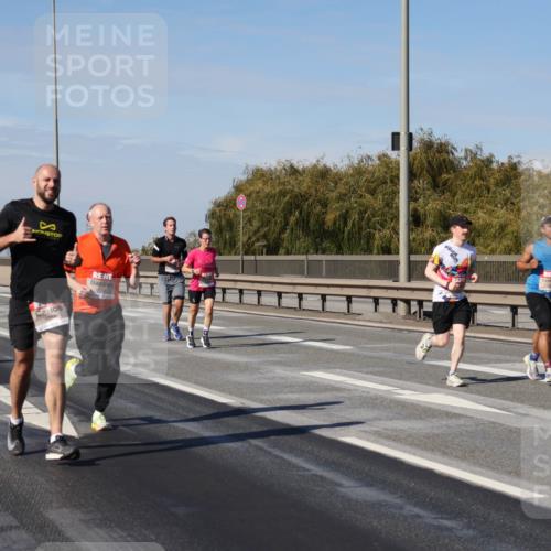 03.10.2025 - Köhlbrandbrückenlauf Julia Fischer http://msf.ph/oto/9009453 03.10.2025 12:52:59 Position 3  meine-sportfotos.de