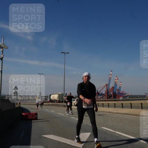 03.10.2025 - Köhlbrandbrückenlauf Matties Gatica Varas http://msf.ph/oto/9009454 03.10.2025 13:06:31 Position 2  meine-sportfotos.de