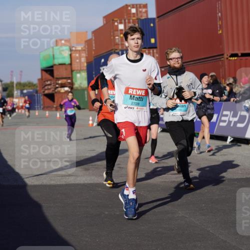 03.10.2025 - Köhlbrandbrückenlauf Michael Burmester http://msf.ph/oto/9009457 03.10.2025 10:10:32 Ziel 1093, 1217, 1413, 1499, 1605, 2015, 2728, 2890, 2891, 2964, 3345 meine-sportfotos.de