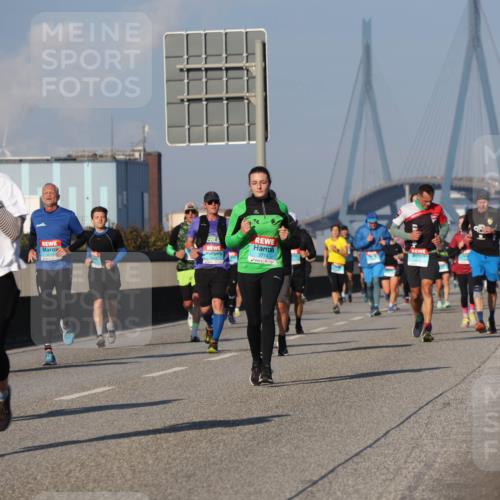 03.10.2025 - Köhlbrandbrückenlauf Luisa Fischer http://msf.ph/oto/9009466 03.10.2025 10:51:23 Position 3 1944, 1218, 2714 meine-sportfotos.de