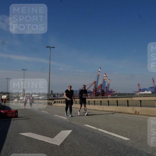 03.10.2025 - Köhlbrandbrückenlauf Matties Gatica Varas http://msf.ph/oto/9009475 03.10.2025 13:06:35 Position 2  meine-sportfotos.de