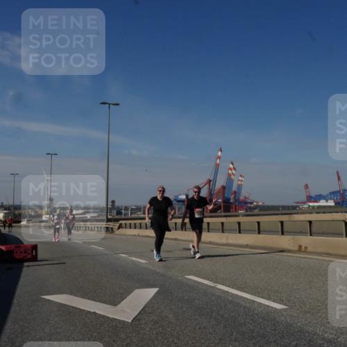 03.10.2025 - Köhlbrandbrückenlauf Matties Gatica Varas http://msf.ph/oto/9009482 03.10.2025 13:06:35 Position 2  meine-sportfotos.de