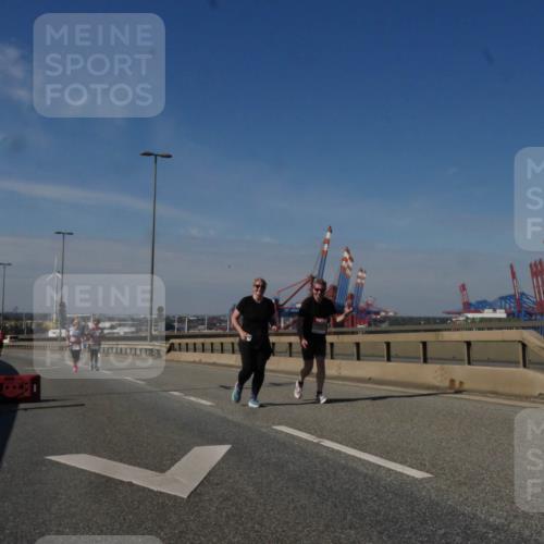 03.10.2025 - Köhlbrandbrückenlauf Matties Gatica Varas http://msf.ph/oto/9009486 03.10.2025 13:06:36 Position 2  meine-sportfotos.de