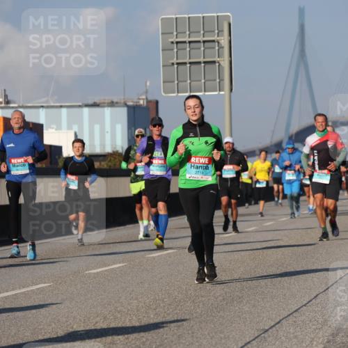 03.10.2025 - Köhlbrandbrückenlauf Luisa Fischer http://msf.ph/oto/9009495 03.10.2025 10:51:25 Position 3 2714 meine-sportfotos.de