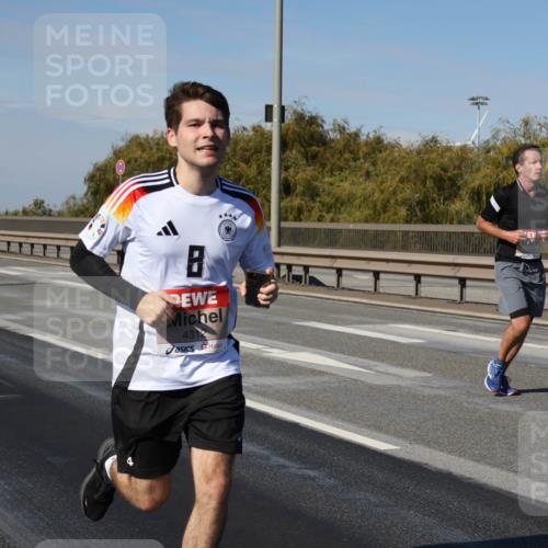 03.10.2025 - Köhlbrandbrückenlauf Julia Fischer http://msf.ph/oto/9009496 03.10.2025 12:53:03 Position 3 431 meine-sportfotos.de