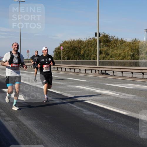 03.10.2025 - Köhlbrandbrückenlauf Julia Fischer http://msf.ph/oto/9009507 03.10.2025 12:53:09 Position 3 20 meine-sportfotos.de
