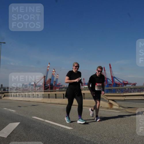 03.10.2025 - Köhlbrandbrückenlauf Matties Gatica Varas http://msf.ph/oto/9009510 03.10.2025 13:06:38 Position 2 118 meine-sportfotos.de