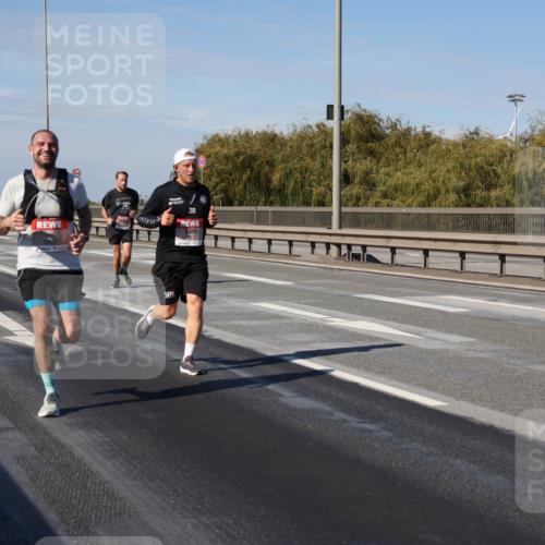 03.10.2025 - Köhlbrandbrückenlauf Julia Fischer http://msf.ph/oto/9009514 03.10.2025 12:53:09 Position 3  meine-sportfotos.de