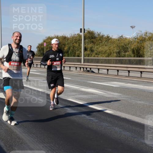 03.10.2025 - Köhlbrandbrückenlauf Julia Fischer http://msf.ph/oto/9009517 03.10.2025 12:53:10 Position 3 20, 824 meine-sportfotos.de