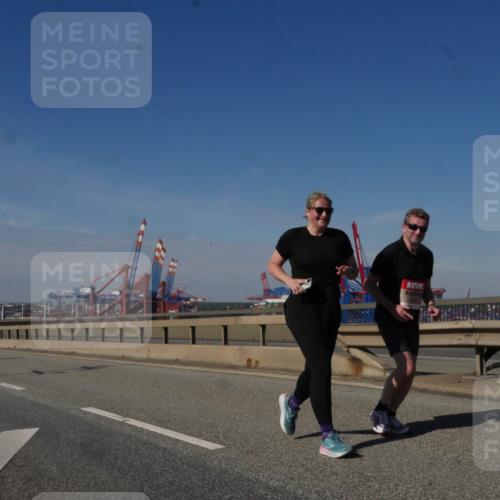 03.10.2025 - Köhlbrandbrückenlauf Matties Gatica Varas http://msf.ph/oto/9009519 03.10.2025 13:06:38 Position 2 118 meine-sportfotos.de