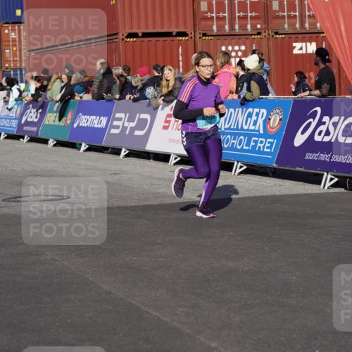 03.10.2025 - Köhlbrandbrückenlauf Michael Burmester http://msf.ph/oto/9009525 03.10.2025 10:10:36 Ziel 1217, 1413, 2015, 2728, 2890, 2891, 3032, 3345 meine-sportfotos.de