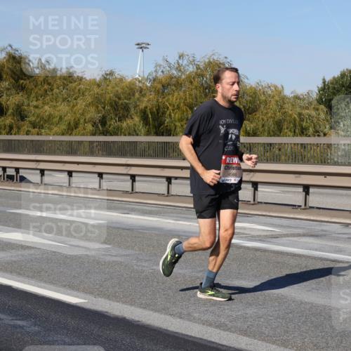 03.10.2025 - Köhlbrandbrückenlauf Julia Fischer http://msf.ph/oto/9009528 03.10.2025 12:53:14 Position 3 4588 meine-sportfotos.de