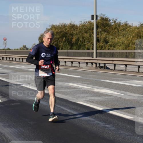 03.10.2025 - Köhlbrandbrückenlauf Julia Fischer http://msf.ph/oto/9009532 03.10.2025 12:53:15 Position 3 4595 meine-sportfotos.de
