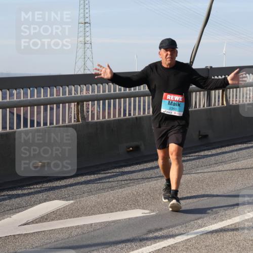 03.10.2025 - Köhlbrandbrückenlauf Julia Fischer http://msf.ph/oto/9009537 03.10.2025 10:13:55 Position 2 2360 meine-sportfotos.de