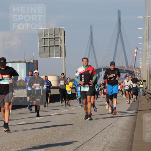 03.10.2025 - Köhlbrandbrückenlauf Luisa Fischer http://msf.ph/oto/9009540 03.10.2025 10:51:28 Position 3 2714, 1415, 1403 meine-sportfotos.de