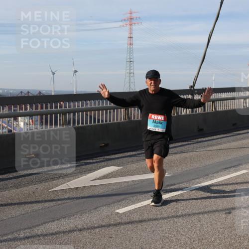 03.10.2025 - Köhlbrandbrückenlauf Julia Fischer http://msf.ph/oto/9009546 03.10.2025 10:13:55 Position 2 2360 meine-sportfotos.de
