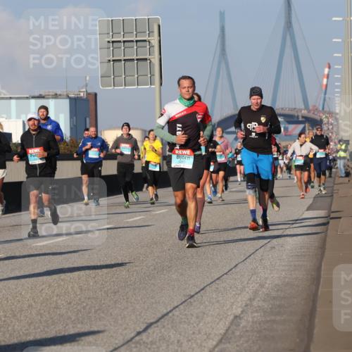 03.10.2025 - Köhlbrandbrückenlauf Luisa Fischer http://msf.ph/oto/9009553 03.10.2025 10:51:30 Position 3  meine-sportfotos.de