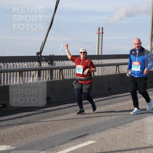 03.10.2025 - Köhlbrandbrückenlauf Julia Fischer http://msf.ph/oto/9009562 03.10.2025 10:14:22 Position 2 2623 meine-sportfotos.de