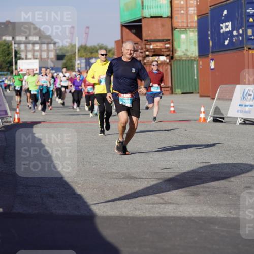 03.10.2025 - Köhlbrandbrückenlauf Michael Burmester http://msf.ph/oto/9009565 03.10.2025 10:10:39 Ziel 1217, 1413, 1701, 2015, 3032, 3345 meine-sportfotos.de