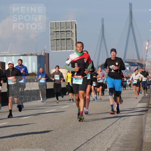 03.10.2025 - Köhlbrandbrückenlauf Luisa Fischer http://msf.ph/oto/9009566 03.10.2025 10:51:31 Position 3 3053 meine-sportfotos.de