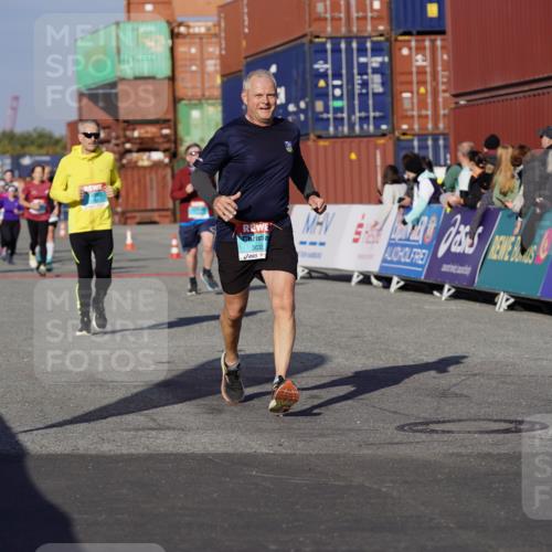 03.10.2025 - Köhlbrandbrückenlauf Michael Burmester http://msf.ph/oto/9009575 03.10.2025 10:10:41 Ziel 1701, 2015, 2150, 3032 meine-sportfotos.de
