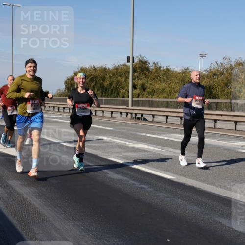 03.10.2025 - Köhlbrandbrückenlauf Julia Fischer http://msf.ph/oto/9009580 03.10.2025 12:53:22 Position 3  meine-sportfotos.de