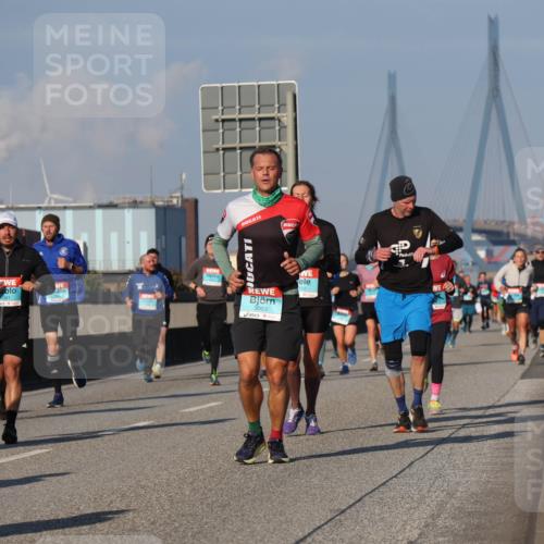 03.10.2025 - Köhlbrandbrückenlauf Luisa Fischer http://msf.ph/oto/9009584 03.10.2025 10:51:32 Position 3 3053 meine-sportfotos.de