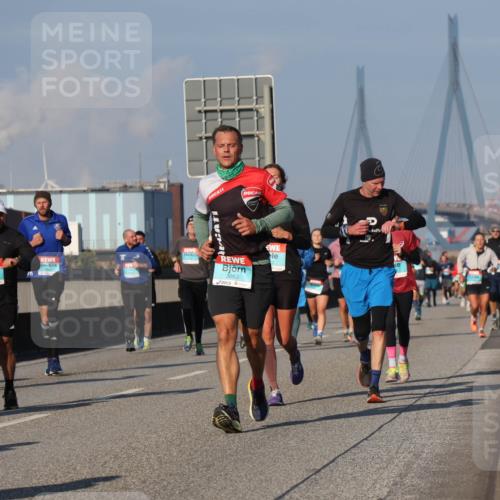 03.10.2025 - Köhlbrandbrückenlauf Luisa Fischer http://msf.ph/oto/9009588 03.10.2025 10:51:32 Position 3  meine-sportfotos.de