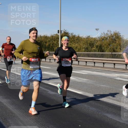 03.10.2025 - Köhlbrandbrückenlauf Julia Fischer http://msf.ph/oto/9009590 03.10.2025 12:53:23 Position 3 4806, 4794, 4649 meine-sportfotos.de