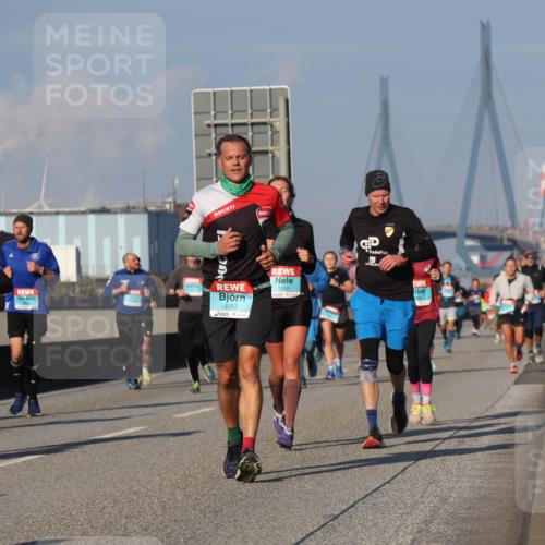 03.10.2025 - Köhlbrandbrückenlauf Luisa Fischer http://msf.ph/oto/9009594 03.10.2025 10:51:32 Position 3 3053, 1152, 084 meine-sportfotos.de