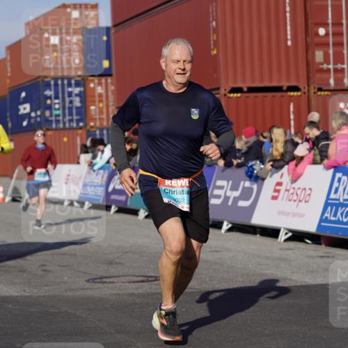 03.10.2025 - Köhlbrandbrückenlauf Michael Burmester http://msf.ph/oto/9009597 03.10.2025 10:10:42 Ziel 1450, 1701, 1705, 2015, 2150, 3032, 3818 meine-sportfotos.de